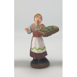 donna con cesto di verdure